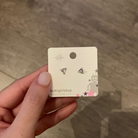 Brand new dainty sterling silver triangular studs - Picture 1 of 4